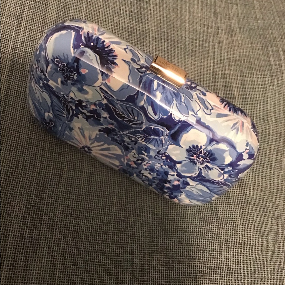 Beautiful Lilly Pulitzer Hard shell Clutch bag W/ GoldTone Chain .New Condition.